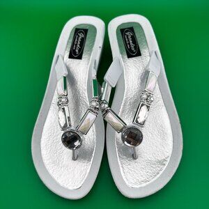 GRANDCO WHITE & SILVER EMBELLISHED FAUX STONES WEDGE BEACH , POOL THONG SANDALS